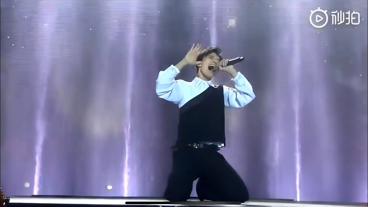 Димаш / Dimash ~ Daybreak ~ Bastau Concert 2017 fancam