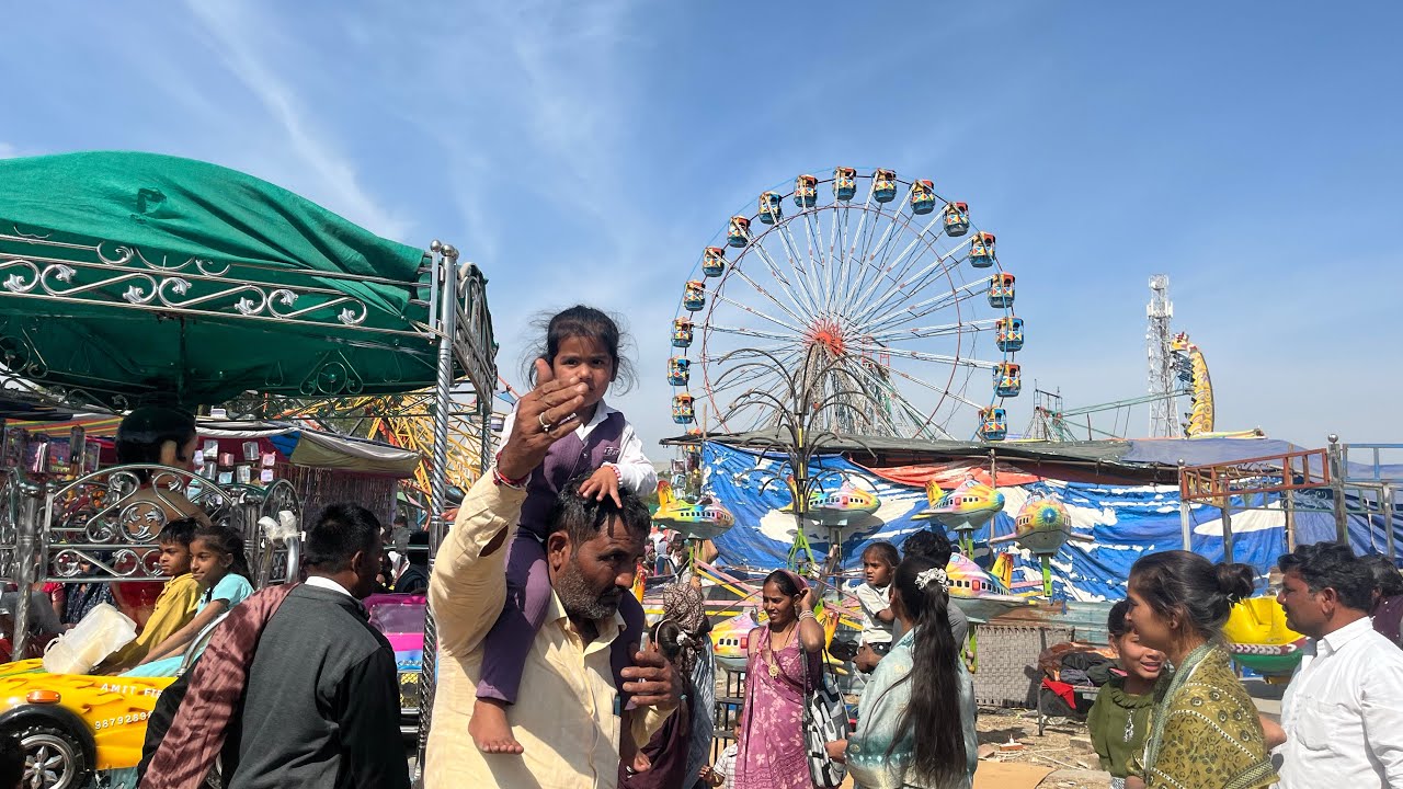 વરણા ગામના મેળો જોવા ગયા ।મેળા માં જઈને બેઠા હોળી ની ચકડોળ માં ।ગડું માટે લીધું ટ્રેક્ટર #subscribe 
