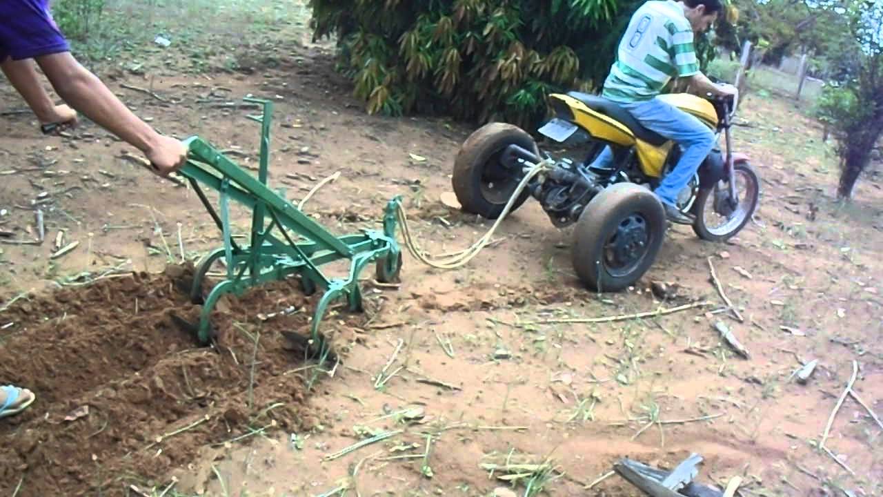 triciclo de carga artesanal.
