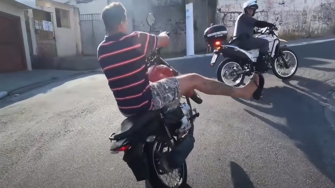 Las 10 Persecuciones en Moto M&aacute;s Extremas Captadas en C&aacute;mara