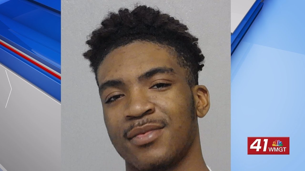 Teen arrested in armed robbery, carjacking in Macon