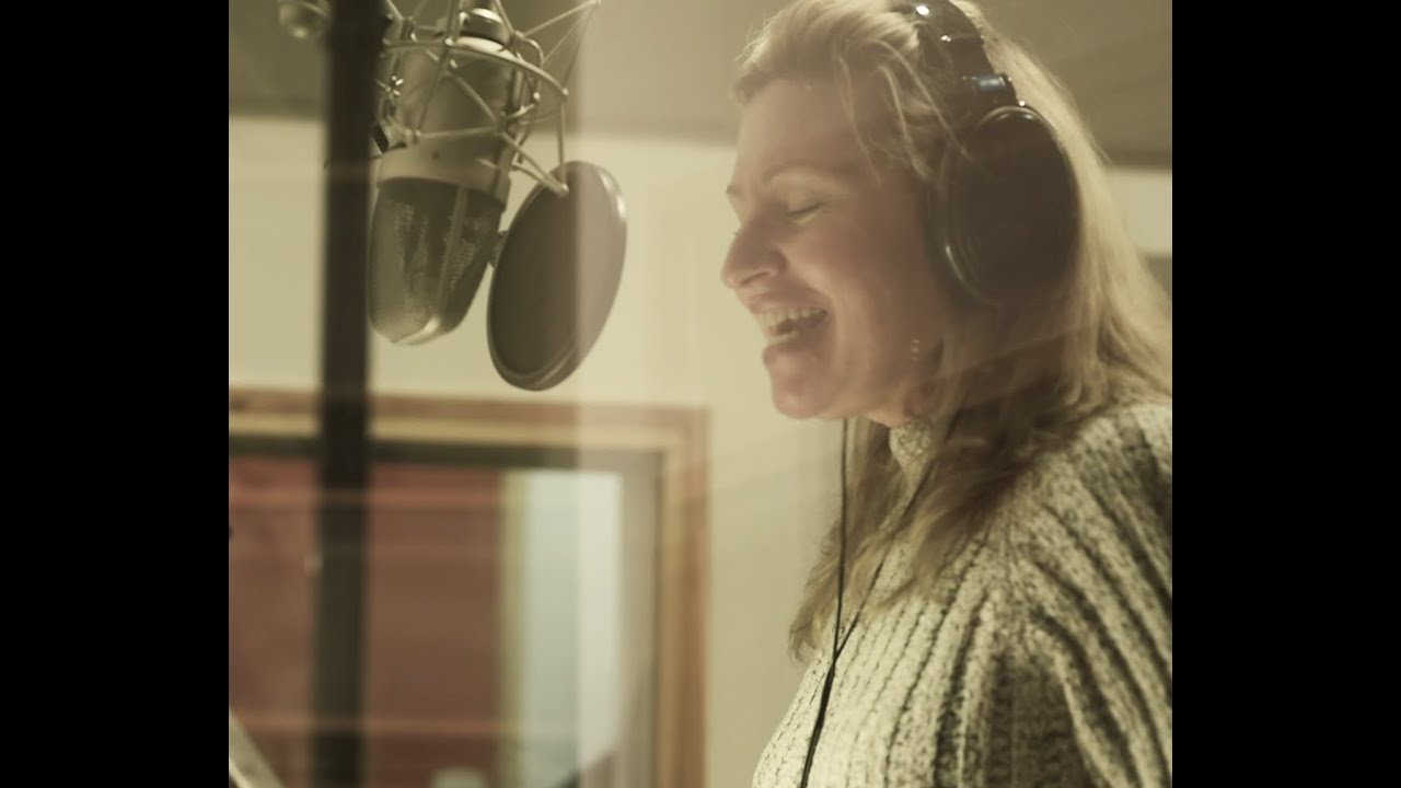 Carolina Calvache - Let me come with you feat. Luba Mason