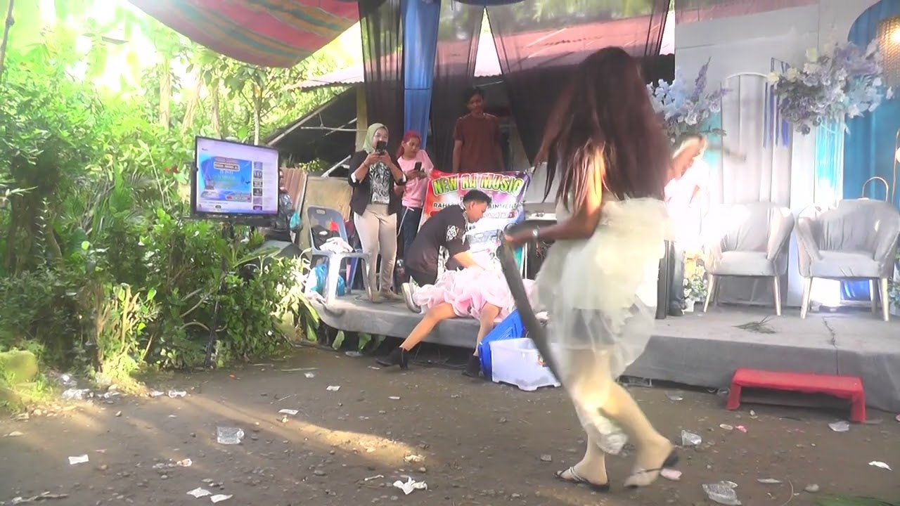 Penari Ular Lawak