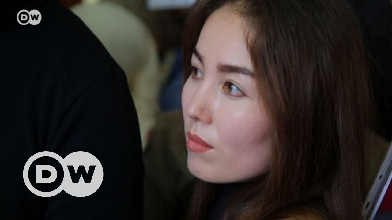 Çin'in eğitim kamplarında kaybolan Kazaklar - DW Türkçe
