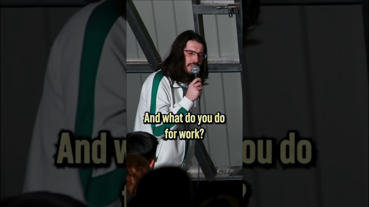 Comedian performs AWARD WINNING crowd work (LATIN GRAMMY)in tracksuit #crowdwork #radu #shortsfeed