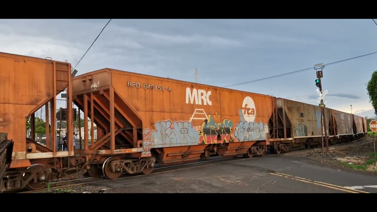 Trem de fertilizantes chegando em Uberaba para a Mosaic com quadra de sd70 e vagoes hpd 19/01/25