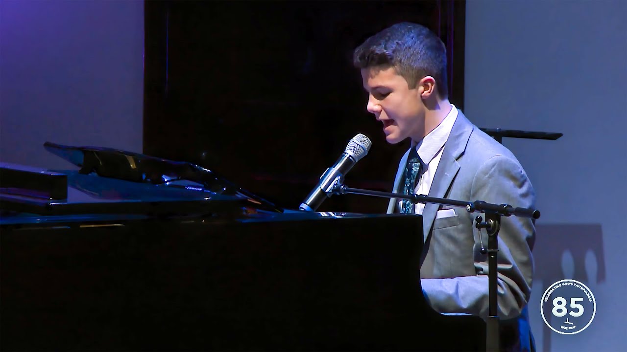 He Knows My Name - Travis Clark