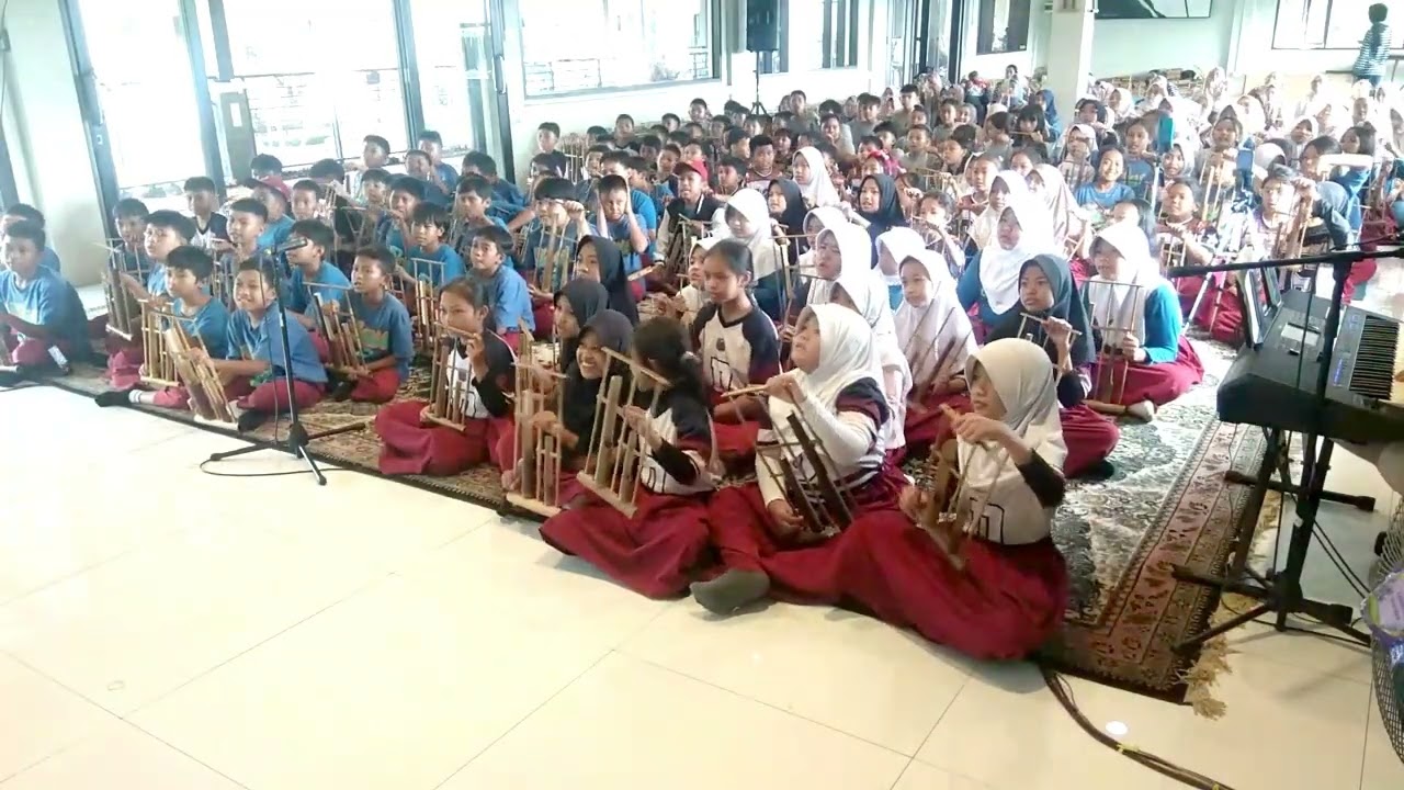 SDN 121 Holis Bandung Bermain #Angklung di Bale Seni Barli   #Kotabaruparahyangan
