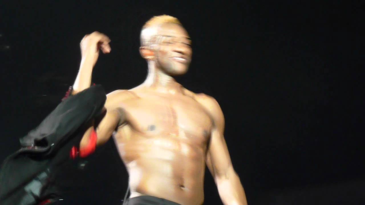 JLS - Aston and Oritse Taking Tops Off - Nottingham 27/03/2012