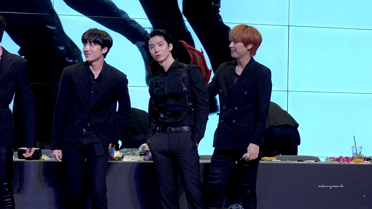 [FANCAM] 200209 압구정 팬싸인회 엔딩 4K (휘영 focus)