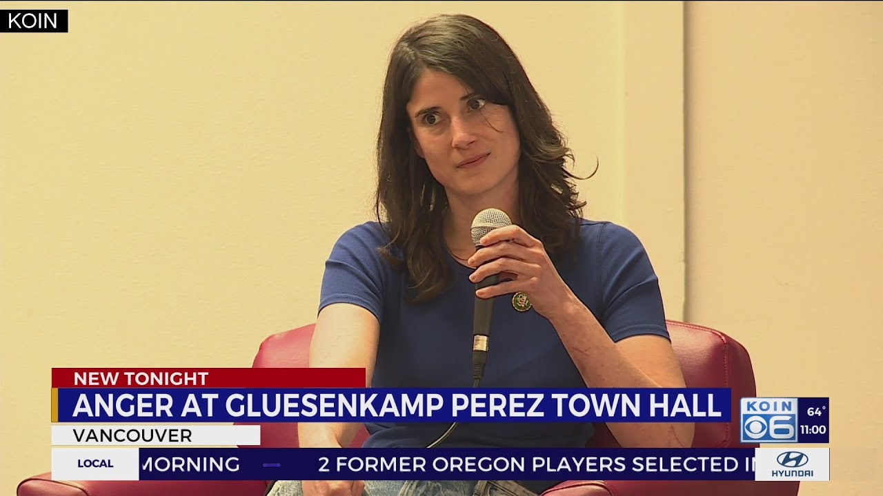 Rep. Marie Gluesenkamp Perez booed during town hall in Vancouver