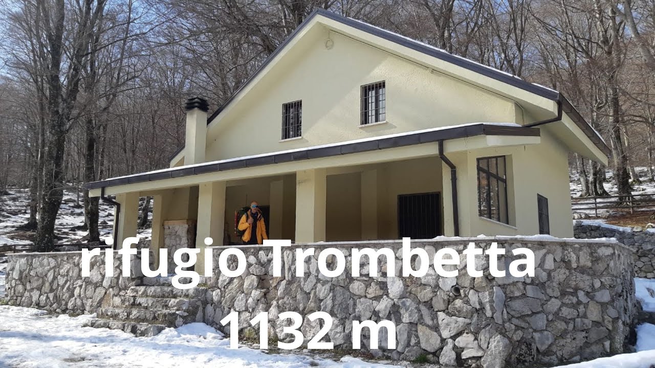 Rifugio Trombetta  o Cisterne, con neve  quota 1132 m monti Ernici 4K