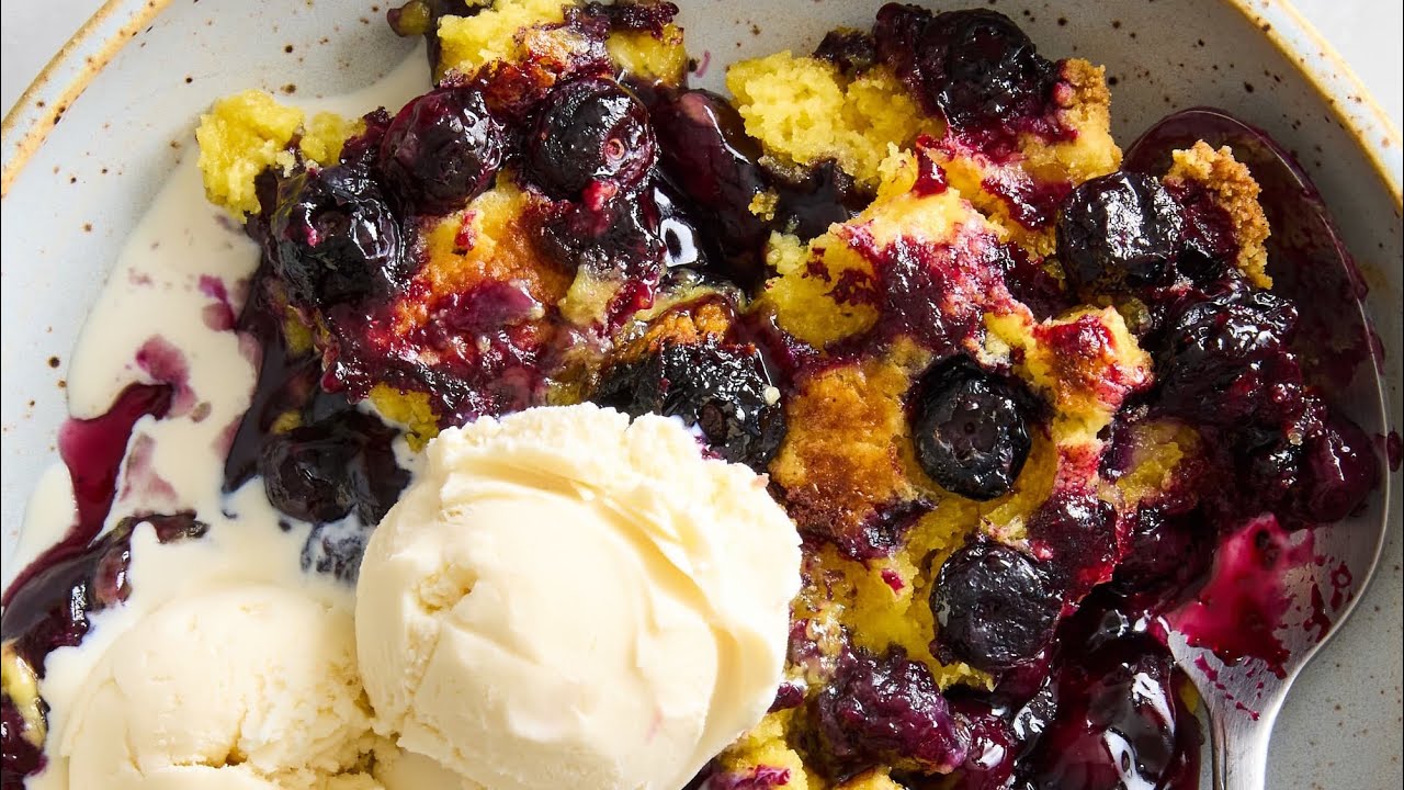 "3-Ingredient Blueberry Dump Cake -Easy dessert for beginners!"