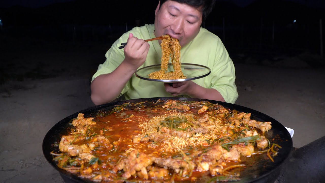 파채와 구운 삼겹에 열라면 끓인 [[파삼탕면 (Hot spicy instant noodles with Samgyeopsal)]]요리&먹방!! - Mukbang eating show
