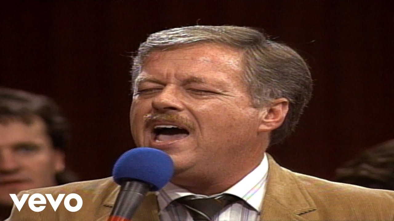 Bill & Gloria Gaither - Little Is Much When God Is in It [Live] ft. Larry Ford