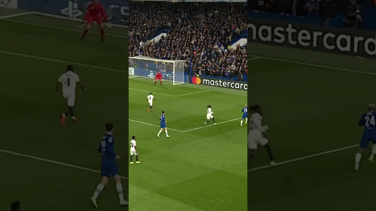 Courtois stunning save! 🛑