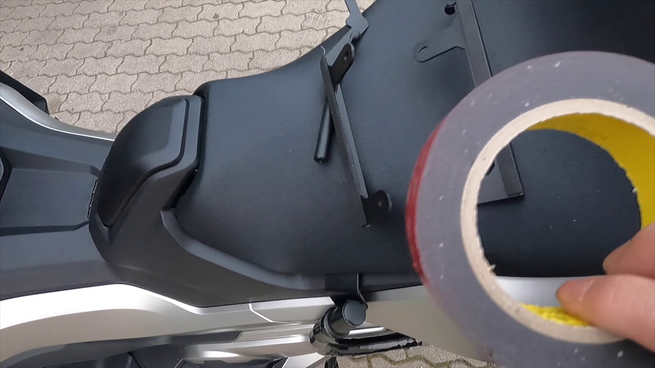 HONDA FORZA 750 CON SOPORTE GIVI para Mobil/gps