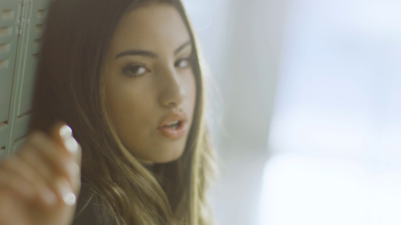 Lynn Hayek - Party Language music video - لين حايك