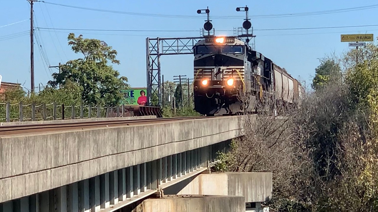 Train With Triple DPU, Train Speeds Changing W/ Radar Speed Checks & Trains Crossing 3 Track Bridge