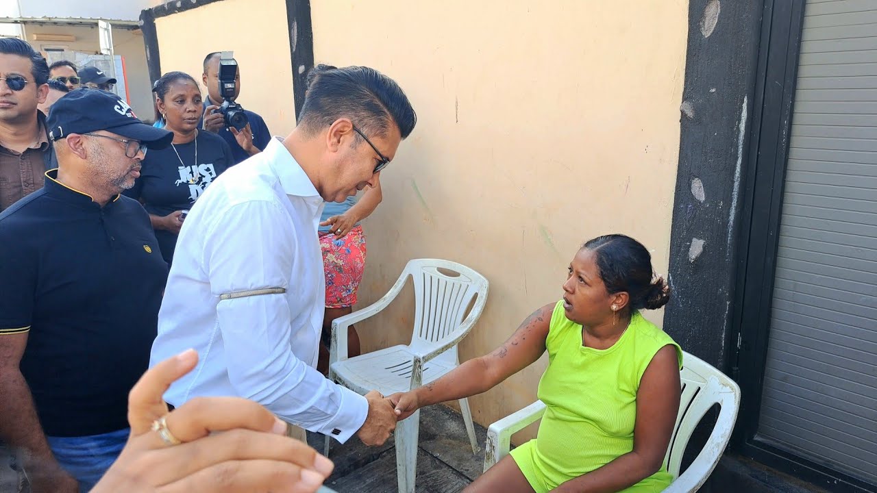 Shakeel Mohamed effectue un 'site visit' à Résidence Tulipe