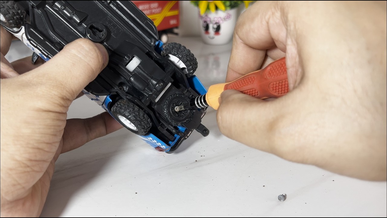 Toy Police Car Dismantling and Assembling Tutorial in 4K