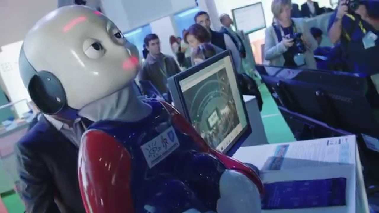 Commissioner Carlos Moedas and DG Roberto Viola visiting exhibition: ICT 2015 - Highlights Day 2