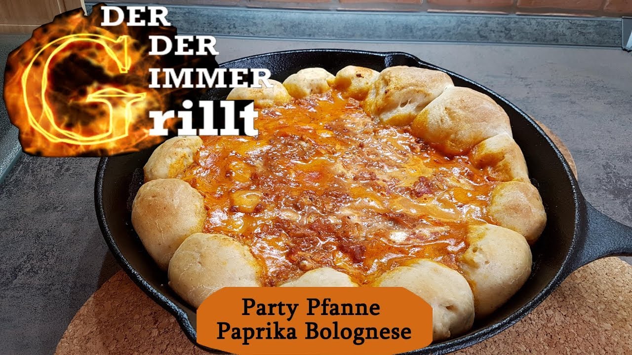 Partypfanne vom Grill Rezept mit Knack und Back Brötchen Paprika Bolognese