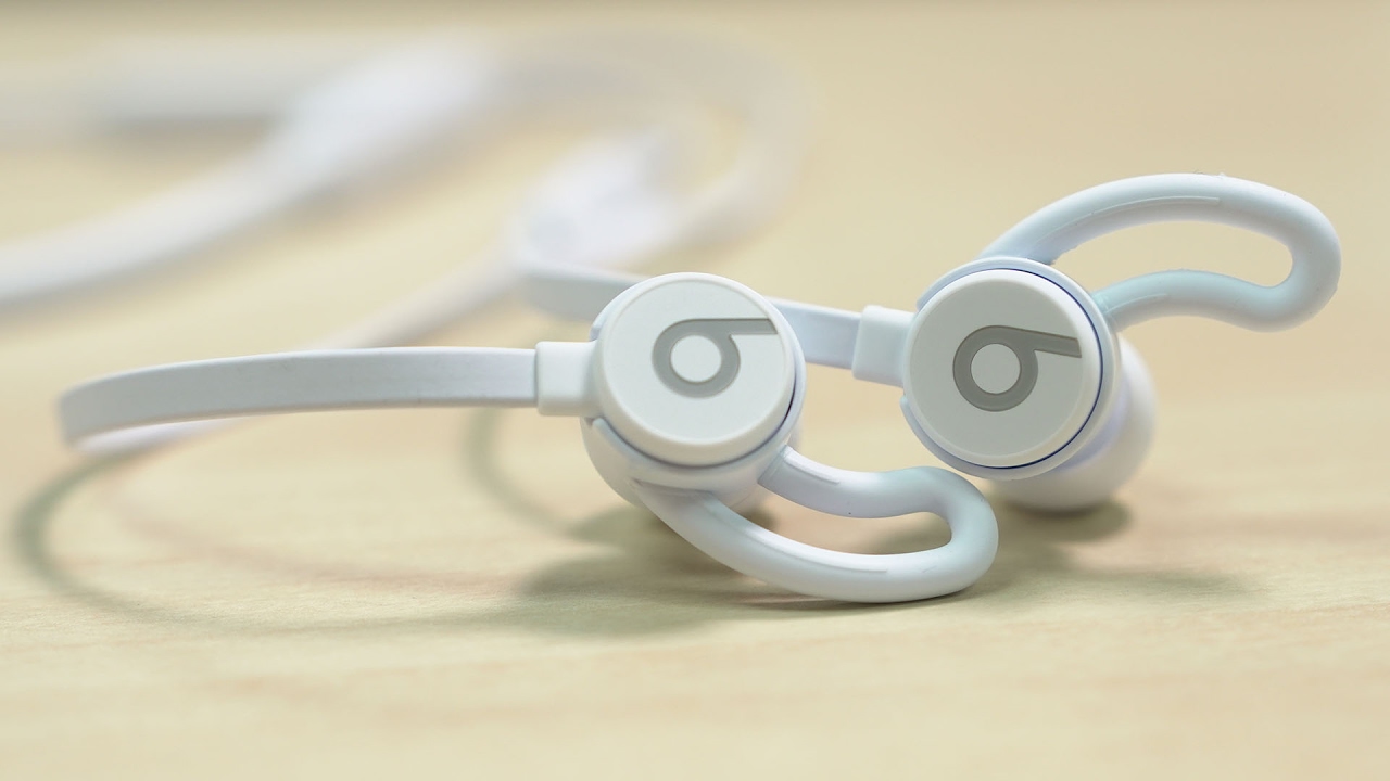 First look: Apple's W1-equipped BeatsX earphones