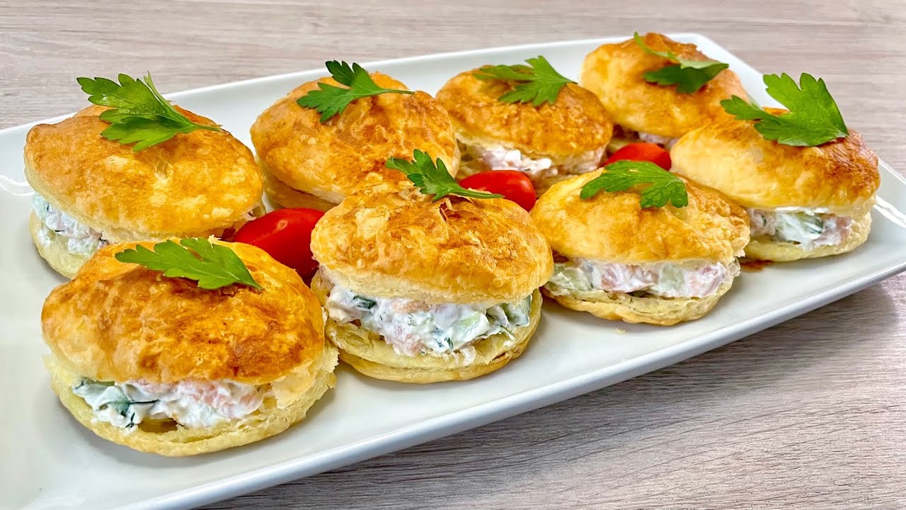 Delicious and super easy party snack recipe. Perfect for Christmas. Smoked salmon snack recipe.