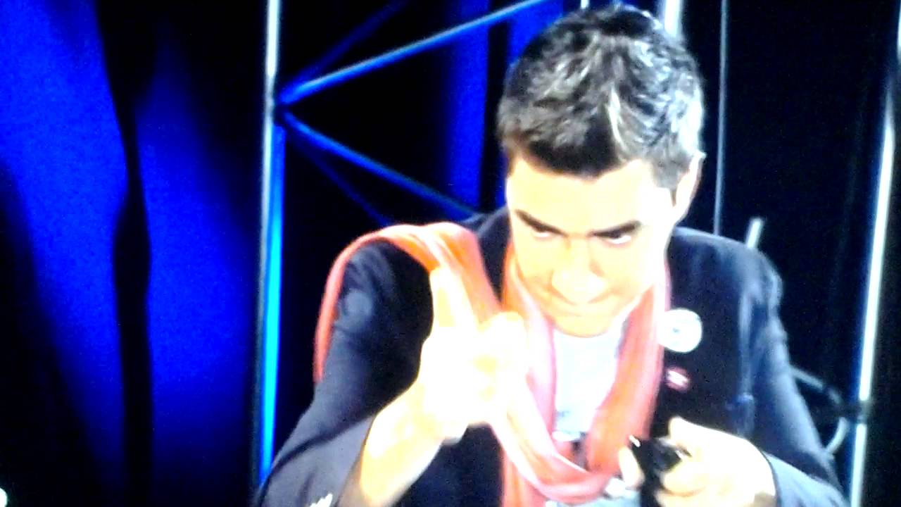 Violetta tombe dans les bras de leon ♥