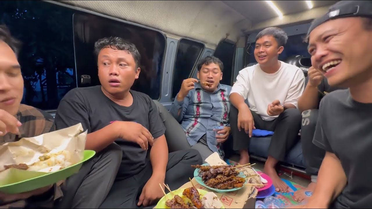 SOLUSI TERBAIK KETIKA HUJAN ADALAH MAKAN DI ANGKRINGAN DENGAN NASI SAMBEL PETE 😍🤤🔥