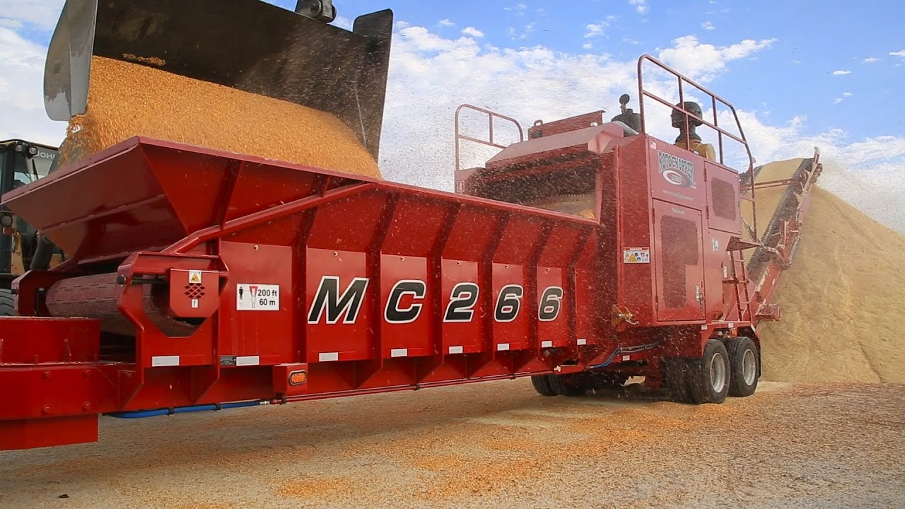 Rotochopper MC-266 Grinding High-Moisture Shell Corn