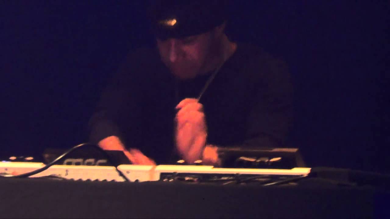 AraabMuzik @ La Machine du Moulin Rouge, Paris - March 7, 2013 [FULL CONCERT]
