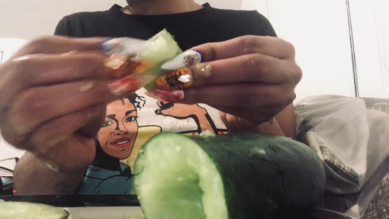 ASMR LONG NAILS SCRATCHING A CUCUMBER!’