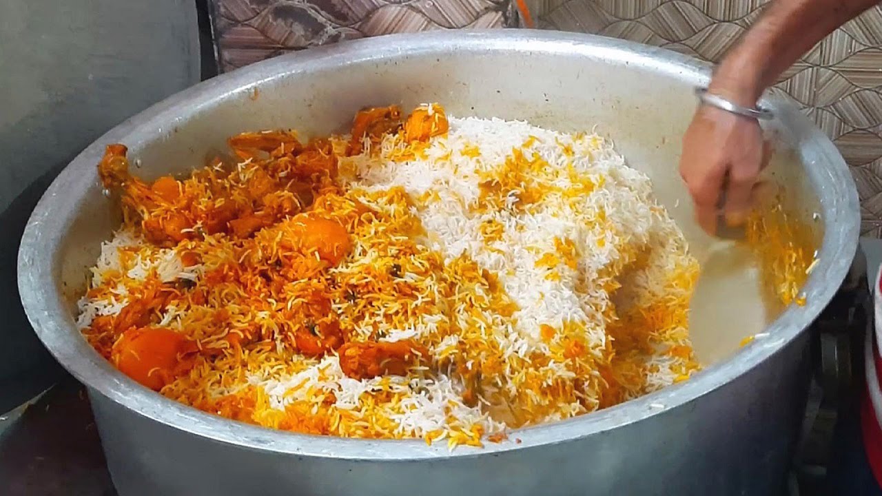 6 Brothers with Huge Rush For Chicken Biryani Street Food