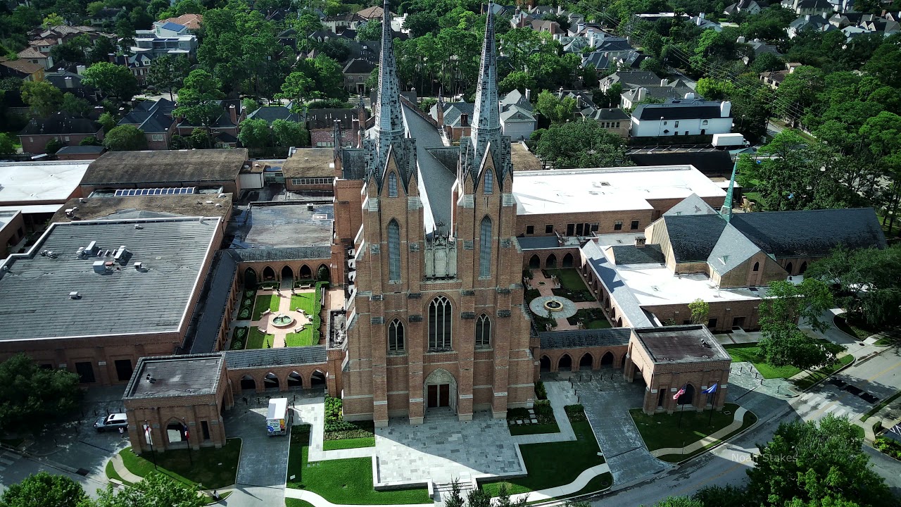 Over Beautiful St. Martin's Episcopal Church In Houston Texas (4K Drone)