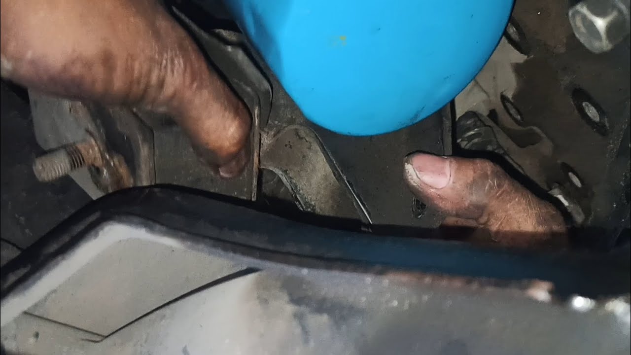 how to replace engine support Nissan Urvan