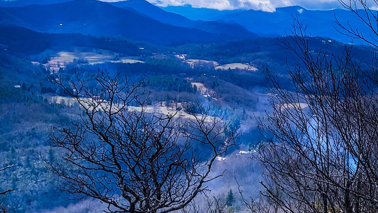 Hiking to Scaly Mountain via the Hickory Knut Trail