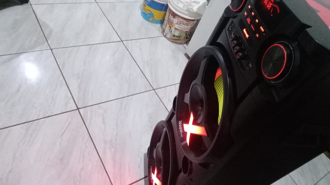 EMTAO GALERA PARTIU TOCA MAIS  UMA MÚSICA NA CAIXA DE SOM?