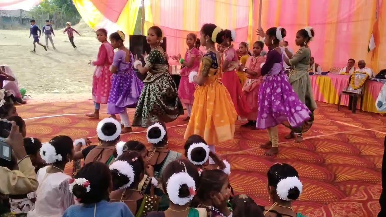 झुमक साय रेला गाने में जबरदस्त डांस माध्यमिक विद्यालय उमरिया मंडला 26 जनवरी 2026