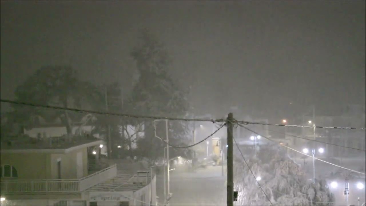 Η κακοκαιρία «Ελπίς» φτάνει στην Ψίνθο και σκεπάζει το χωριό με χιόνι