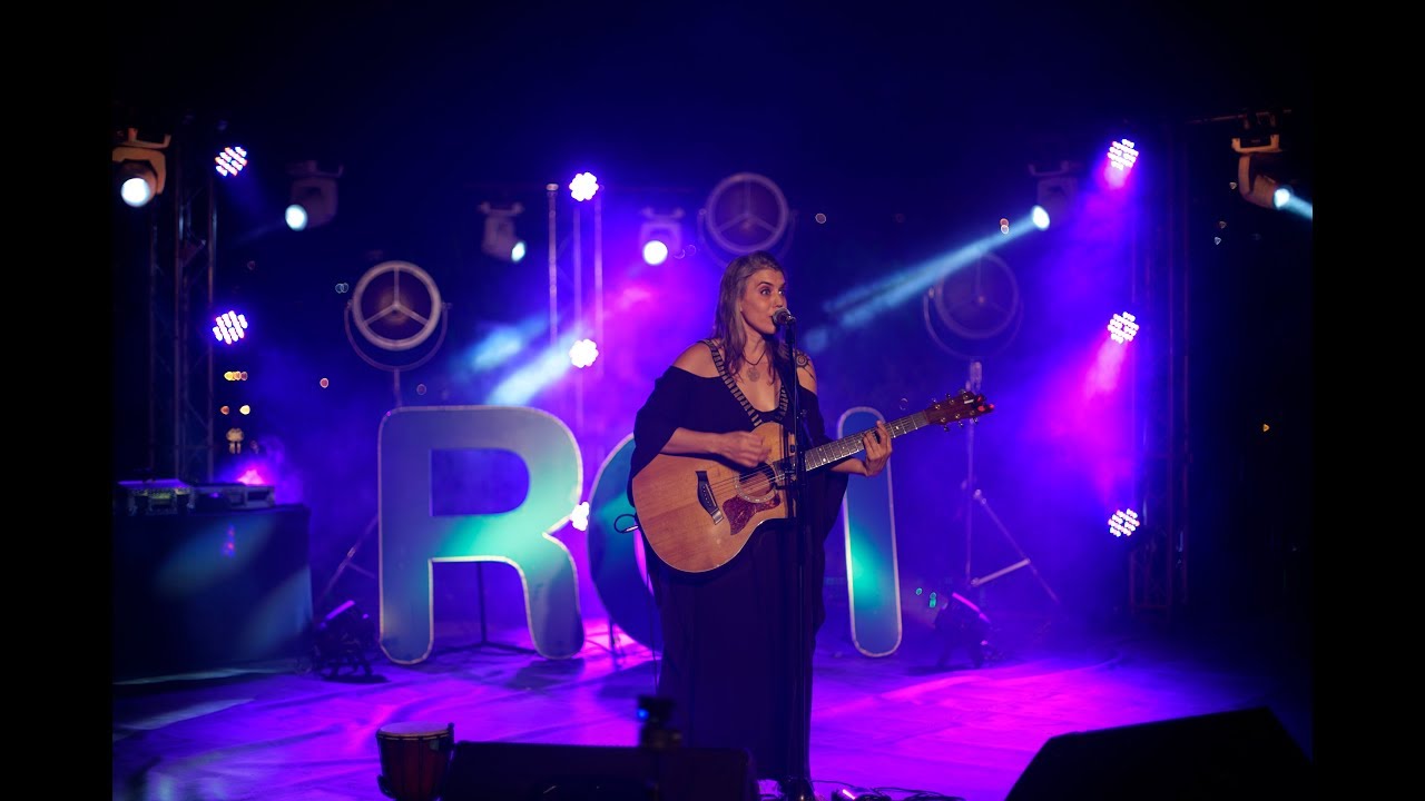 Yael Deckelbaum Performs "Prayer of the Mothers" at the 2017 ROI Summit Variety Showcase