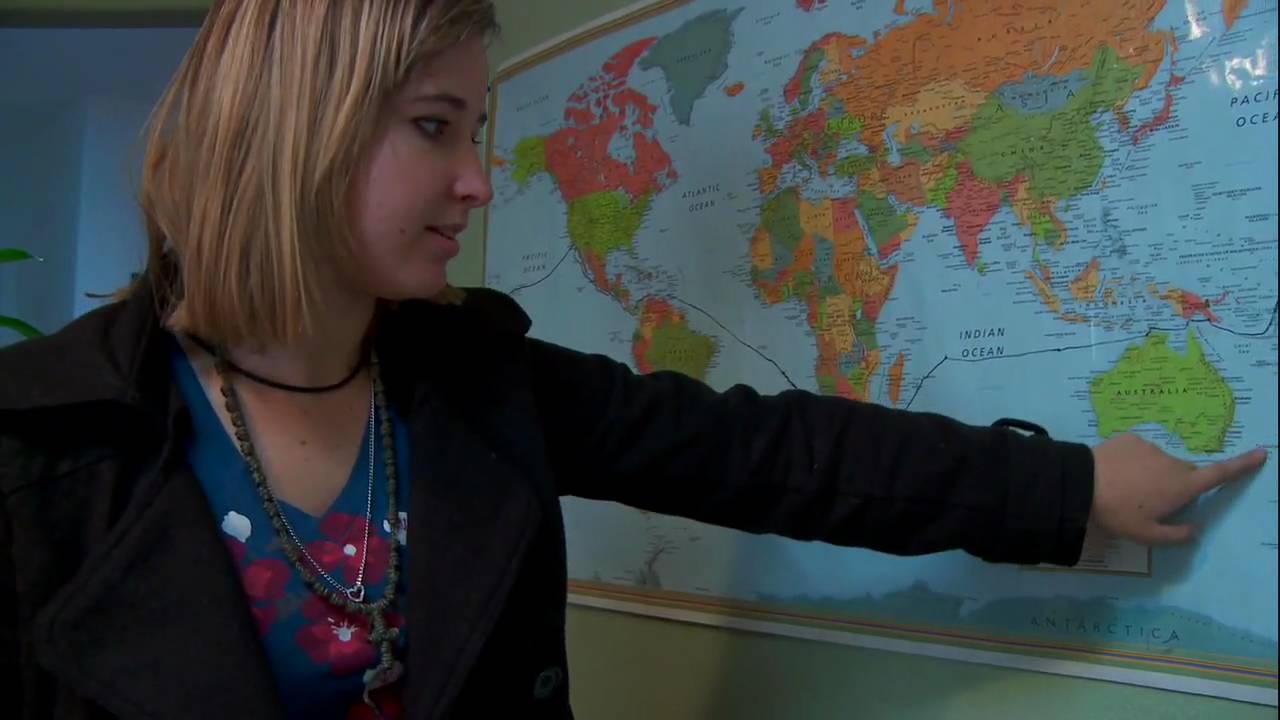 Abby Sunderland, 16-year-old Thousand Oaks, California girl starts solo sail around the globe