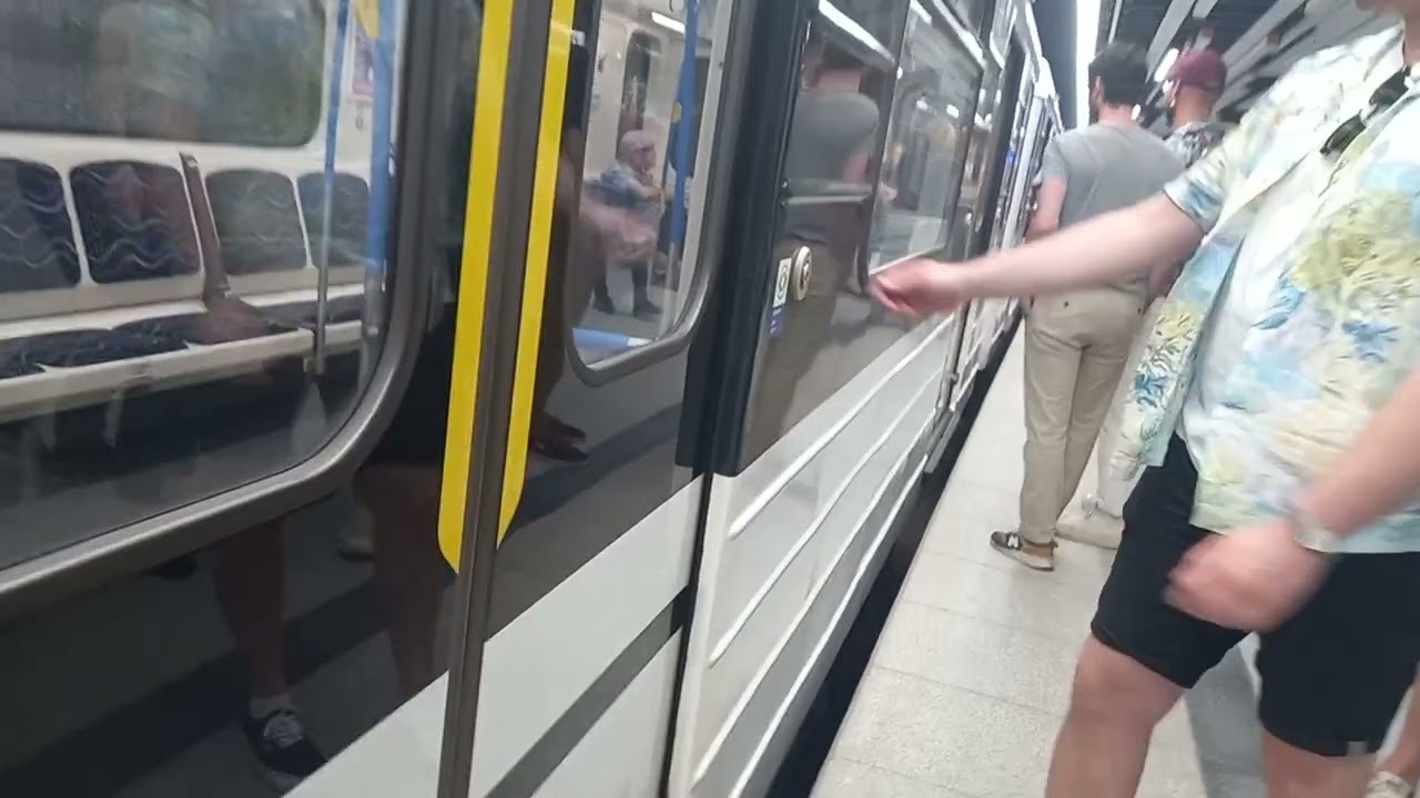 M3  metró  Kálvin  tér  Corvin-negyed  Semmelweis  klinikák   felújított  állomások