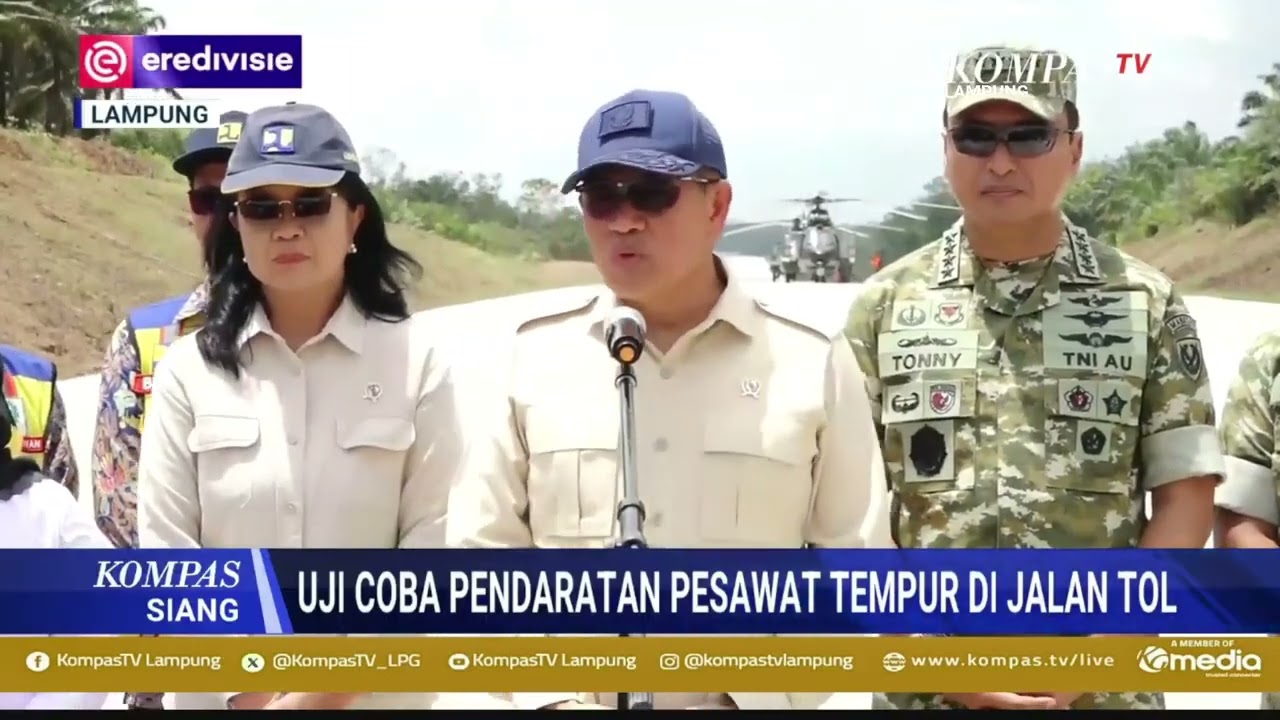 Pesawat Super Tucano TNI AU Mendarat di Tol Terbanggi Besar Kayu Agung Lampung