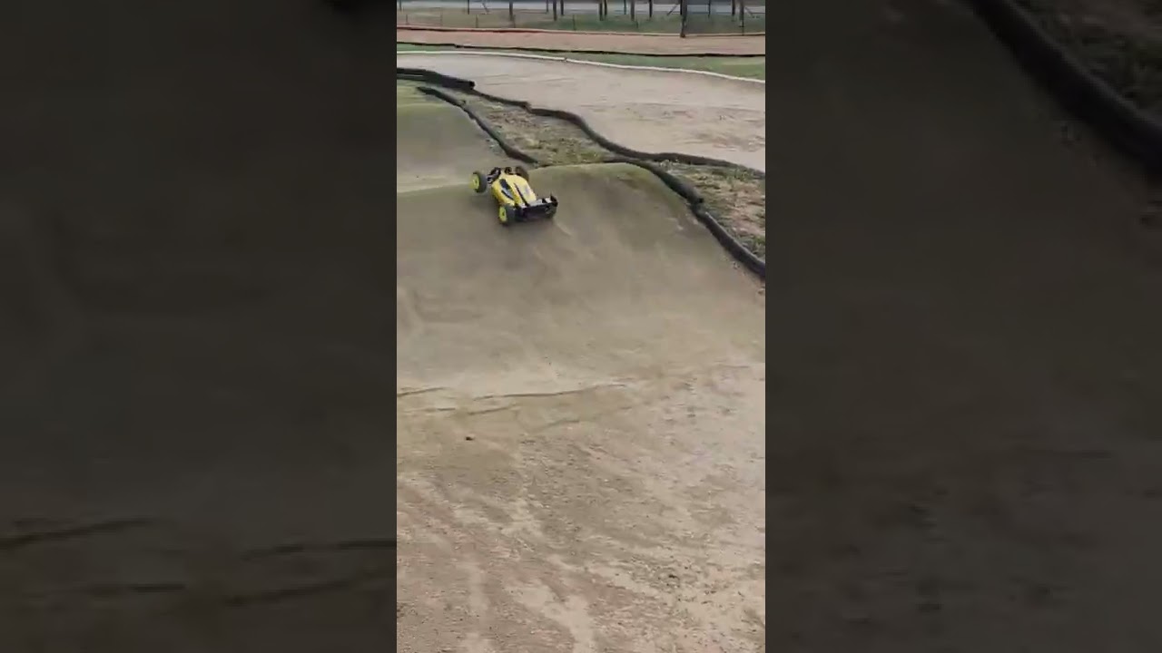 RC speed run with TLR 8IGHT XE Elite track model
