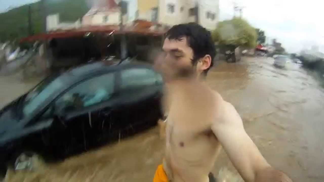 Extreme street body surf (Salta lluvia)