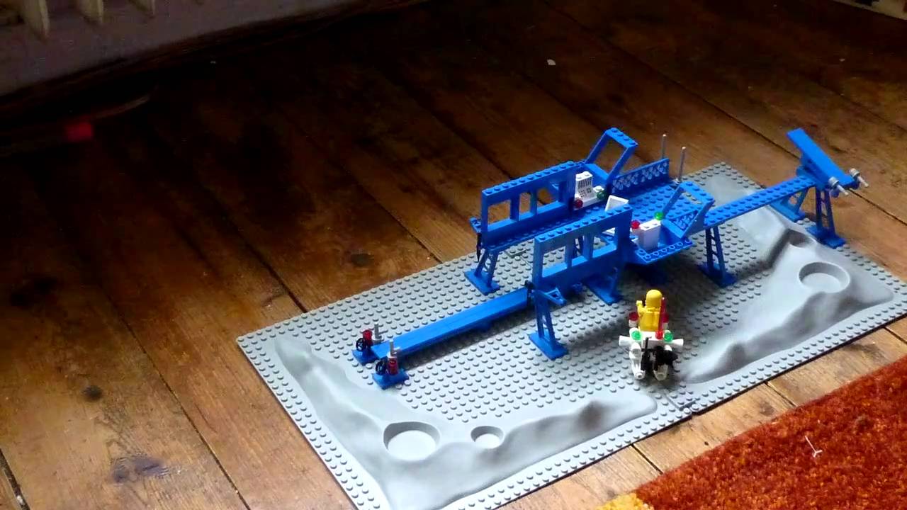 Lego Classic Space-Intergalactic Command Base-6971.avi