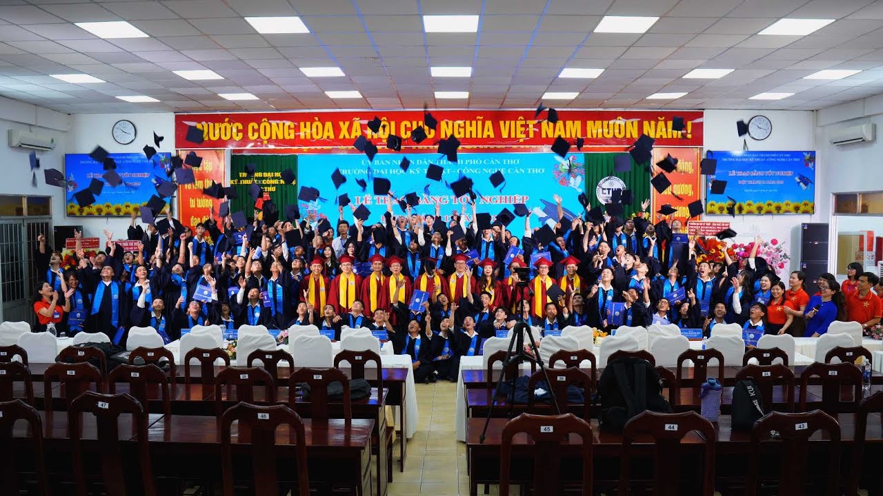 CTUT - Khoảnh khắc trao bằng 2026 P5