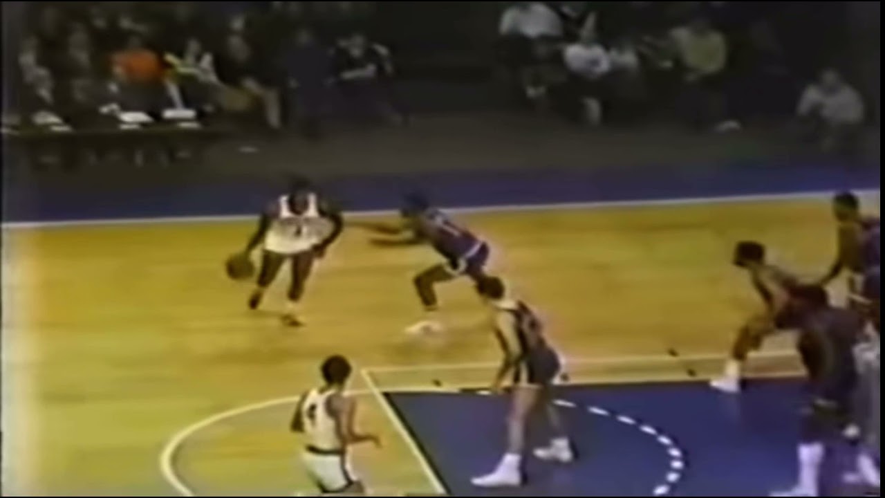 Oscar Robertson&rsquo;s signature pull up jumper